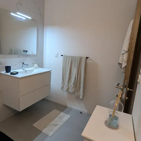 70m2 Avec Loggia, Piscine à Débordement Vue Pianottoli-Caldarello (Corsica)