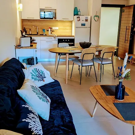 70m2 Avec Loggia, Piscine à Débordement Vue 4*