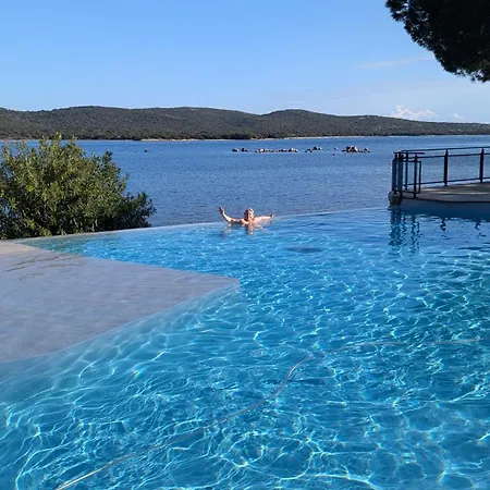 70m2 Avec Loggia, Piscine à Débordement Vue 4* Pianottoli-Caldarello (Corsica)
