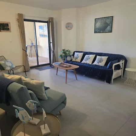 70m2 Avec Loggia, Piscine à Débordement Vue Appartement