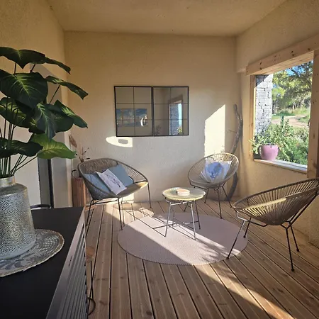 70m2 Avec Loggia, Piscine à Débordement Vue Appartement